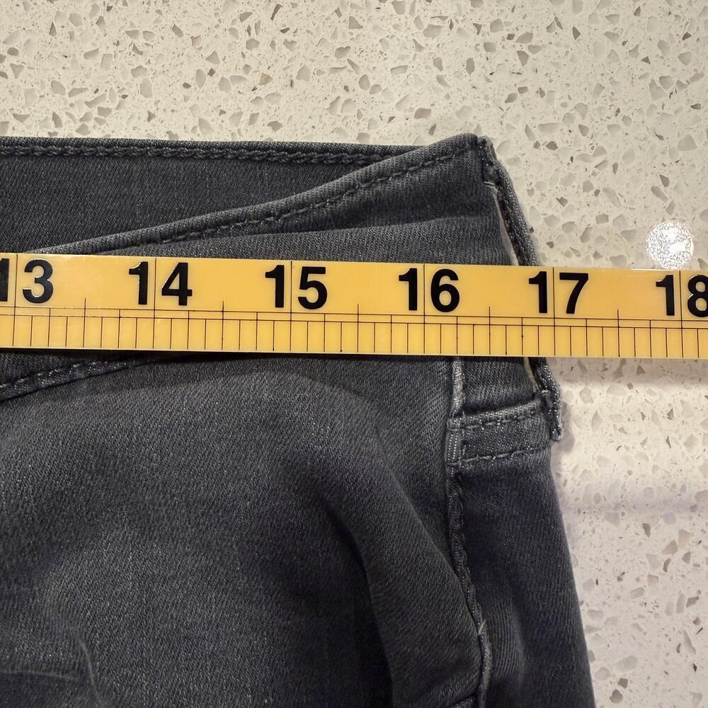 Levi’s Women Classic Straight Jeans 31x29 Gray Denim High Rise Casual Chic - Picture 10 of 10